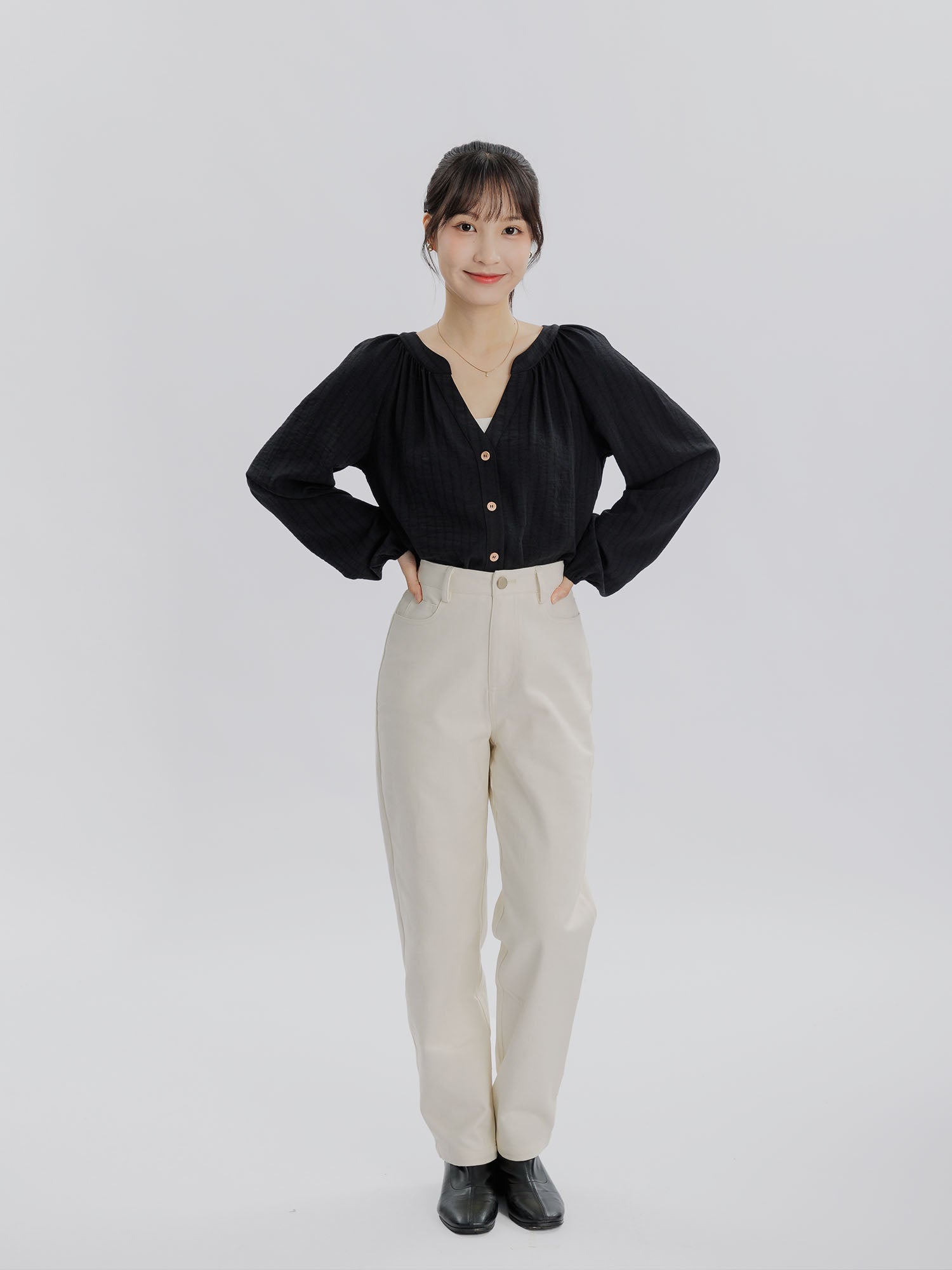 Lily Clean V-Neck Buttoned Top