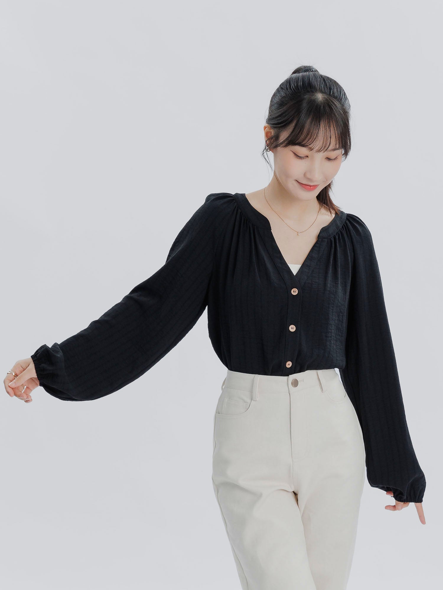 Lily Clean V-Neck Buttoned Top