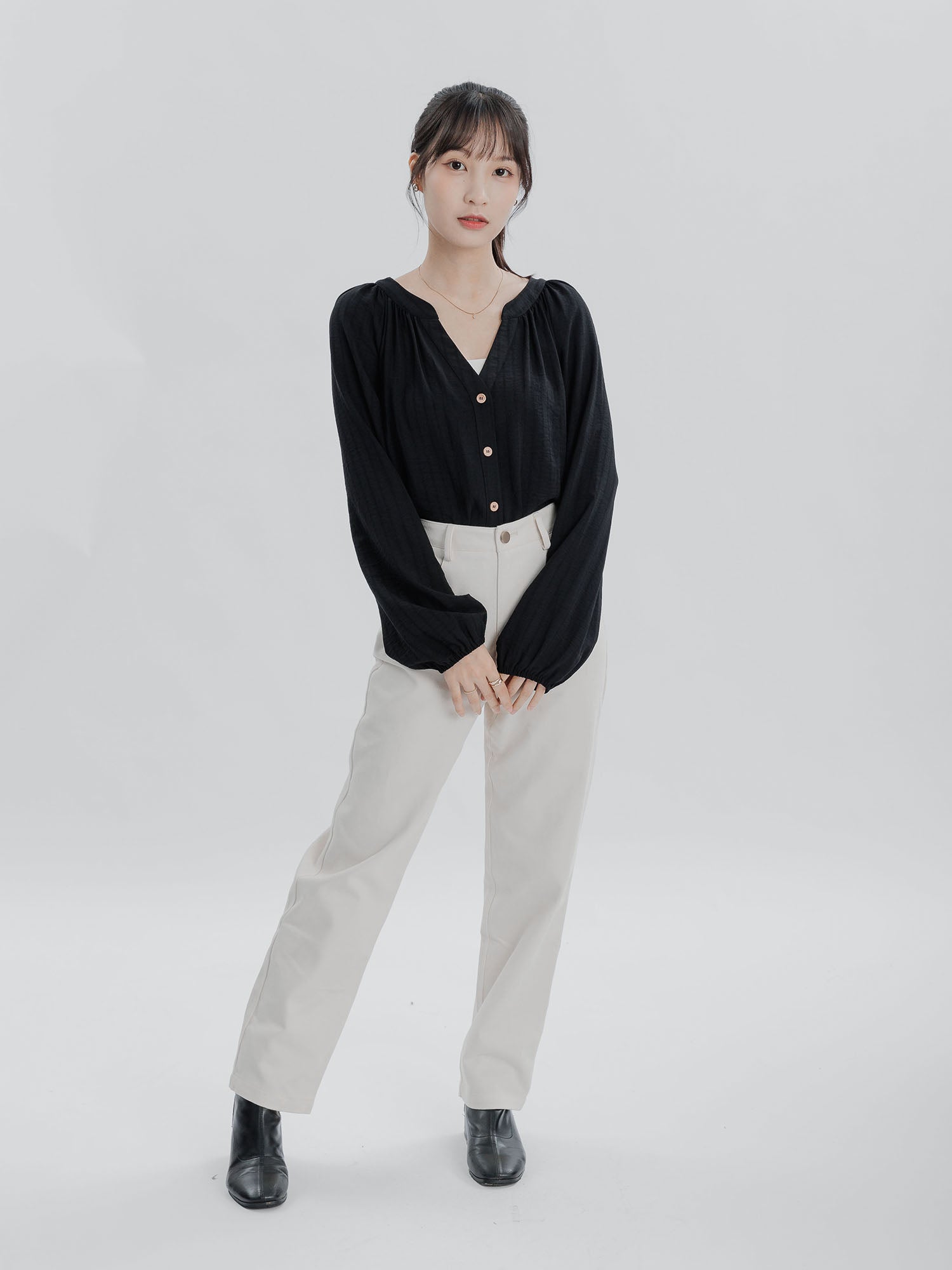 Lily Clean V-Neck Buttoned Top