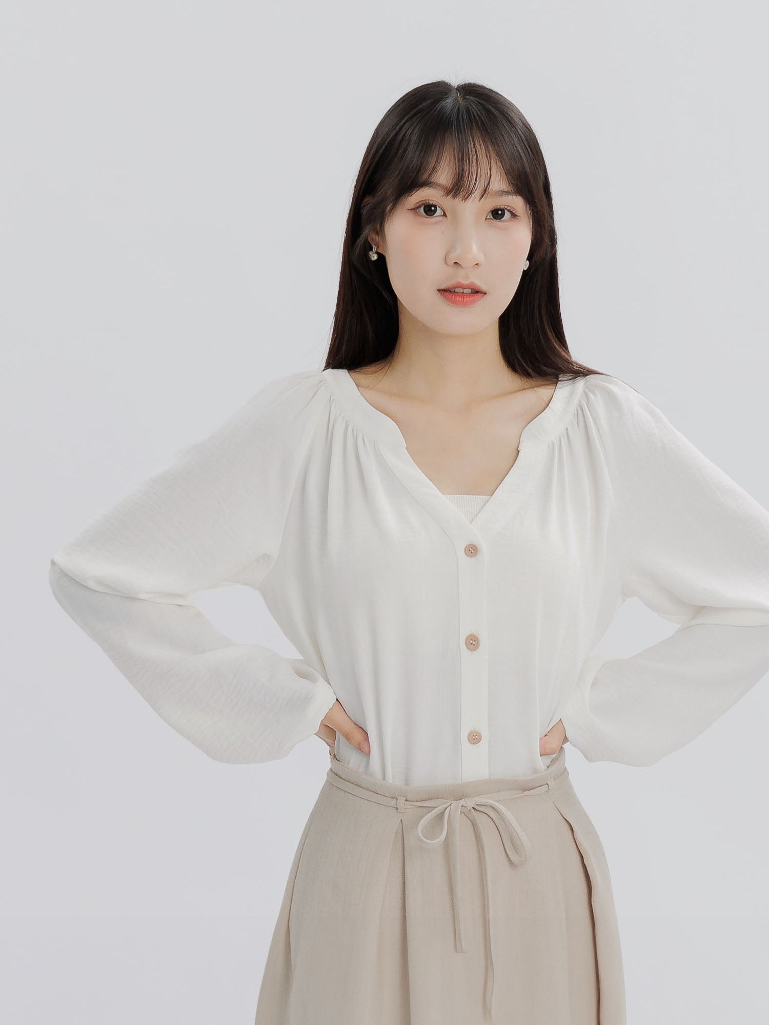 Lily Clean V-Neck Buttoned Top