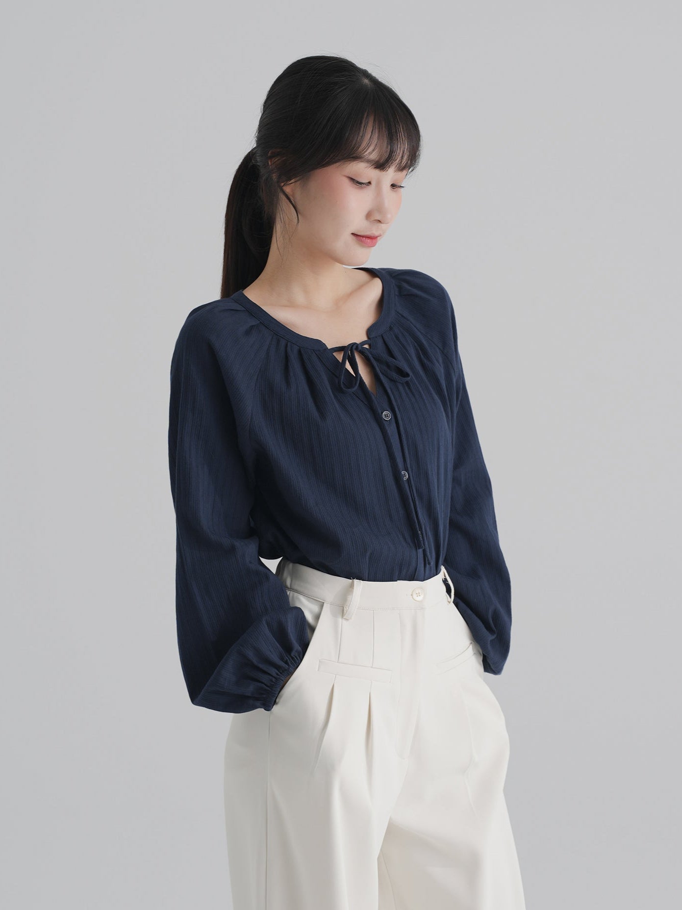 100% Cotton / Bloom Tie-neck Blouse