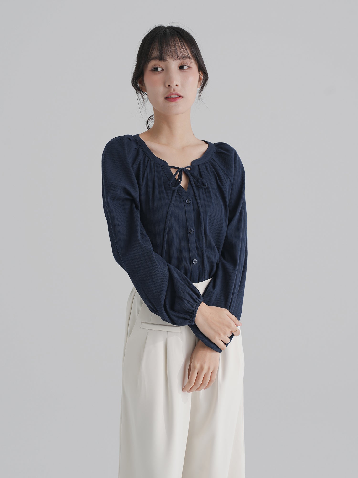 100% Cotton / Bloom Tie-neck Blouse