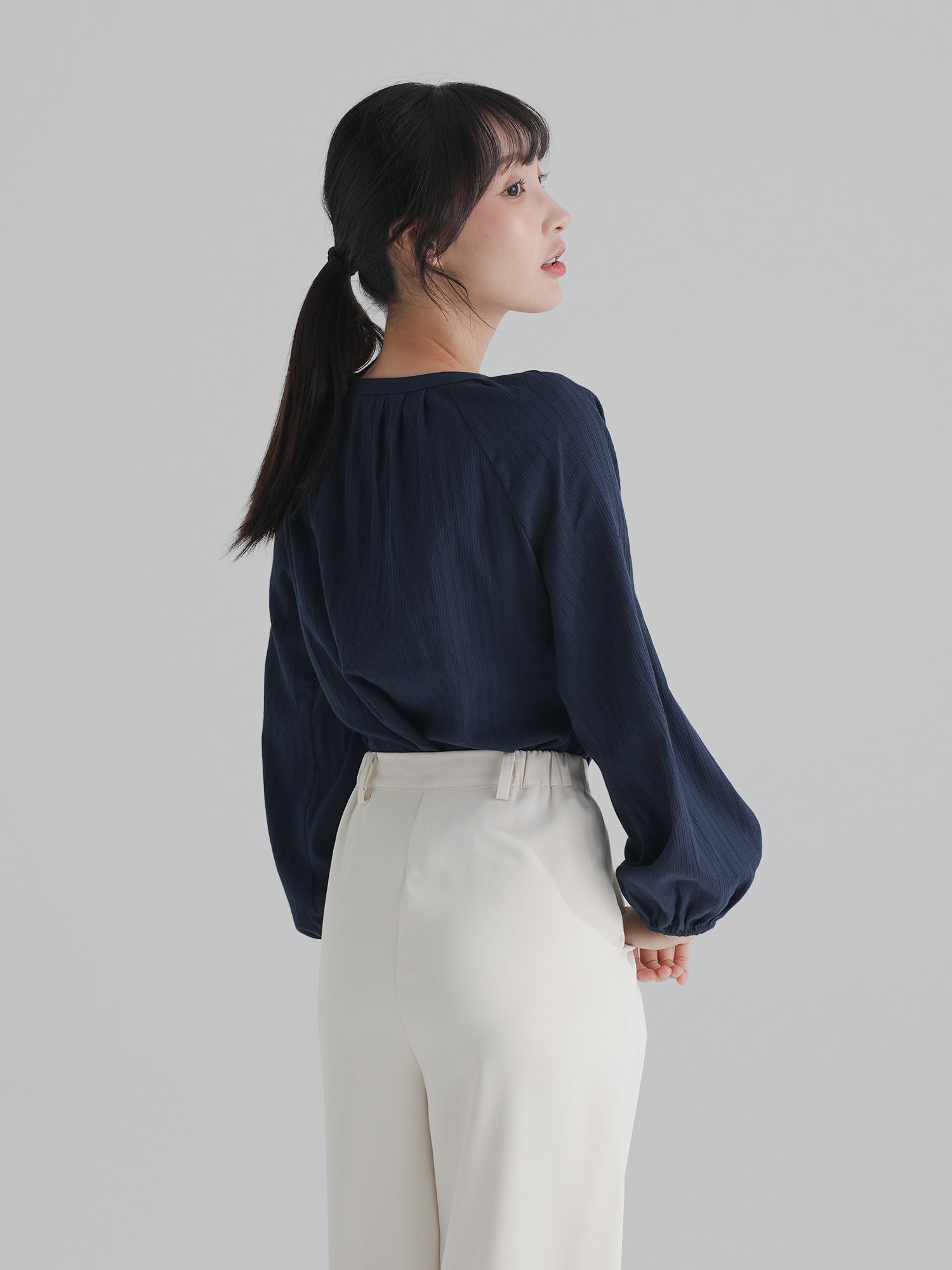 100% Cotton / Bloom Tie-neck Blouse