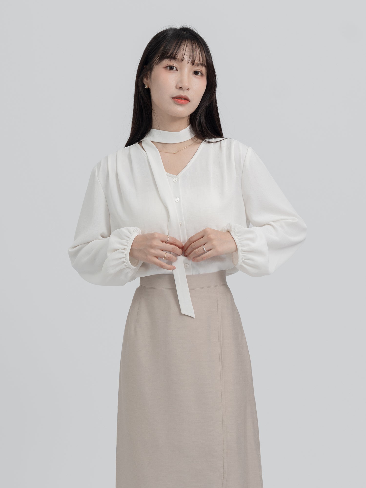 Fleur V-neck Tie Blouse